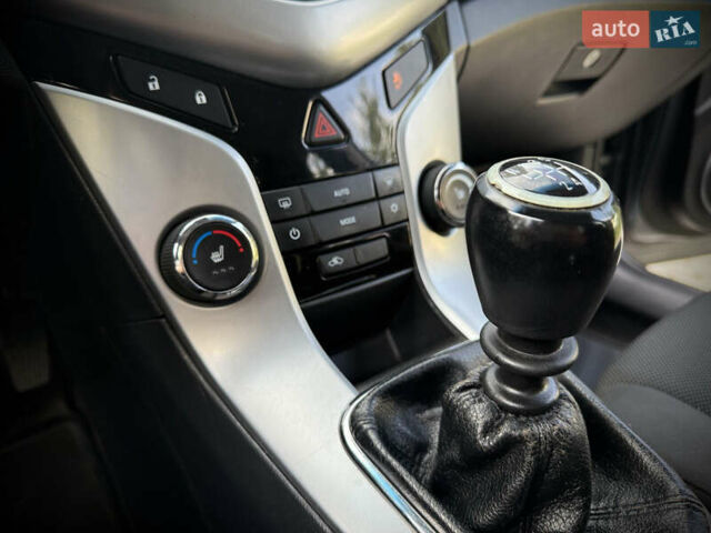 Серый Шевроле Круз, объемом двигателя 1.8 л и пробегом 150 тыс. км за 6777 $, фото 15 на Automoto.ua