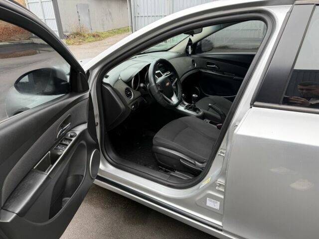 Серый Шевроле Круз, объемом двигателя 1.8 л и пробегом 185 тыс. км за 5700 $, фото 17 на Automoto.ua