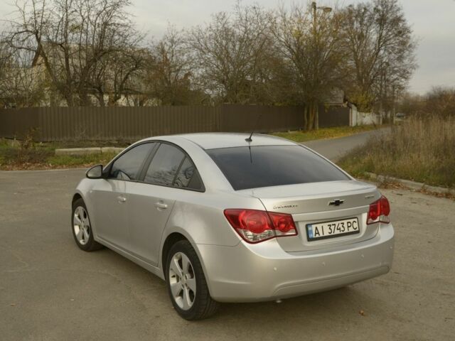 Серый Шевроле Круз, объемом двигателя 1.8 л и пробегом 291 тыс. км за 6600 $, фото 4 на Automoto.ua