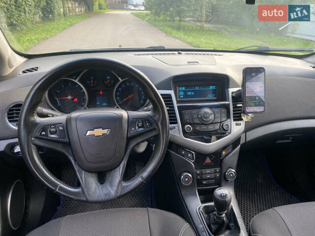 Серый Шевроле Круз, объемом двигателя 1.8 л и пробегом 213 тыс. км за 7200 $, фото 7 на Automoto.ua