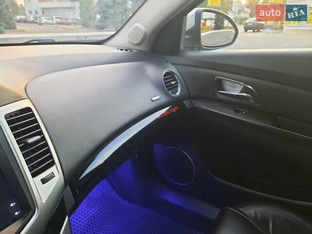 Серый Шевроле Круз, объемом двигателя 1.8 л и пробегом 196 тыс. км за 7750 $, фото 12 на Automoto.ua