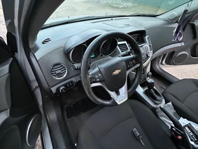 Серый Шевроле Круз, объемом двигателя 1.8 л и пробегом 197 тыс. км за 6500 $, фото 5 на Automoto.ua