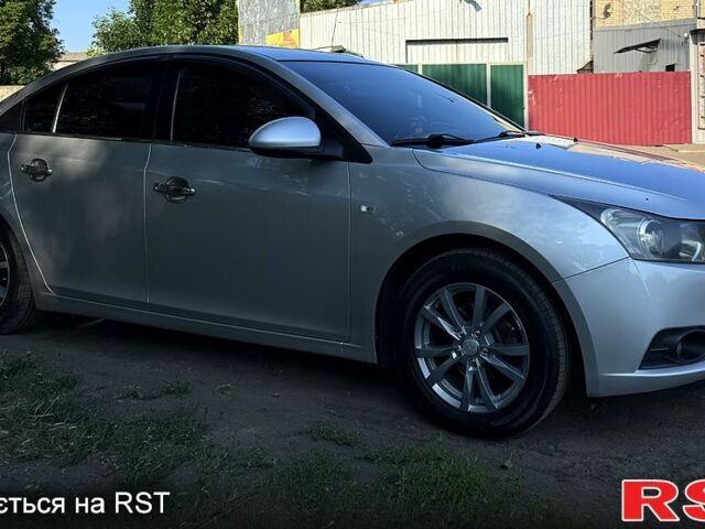 Серый Шевроле Круз, объемом двигателя 1.8 л и пробегом 190 тыс. км за 7500 $, фото 7 на Automoto.ua