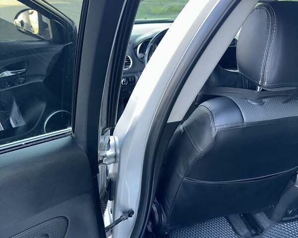 Серый Шевроле Круз, объемом двигателя 1.8 л и пробегом 90 тыс. км за 7500 $, фото 25 на Automoto.ua