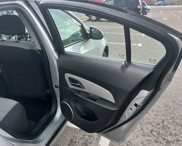 Серый Шевроле Круз, объемом двигателя 1.8 л и пробегом 270 тыс. км за 6800 $, фото 16 на Automoto.ua