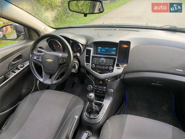 Серый Шевроле Круз, объемом двигателя 1.8 л и пробегом 213 тыс. км за 7200 $, фото 12 на Automoto.ua