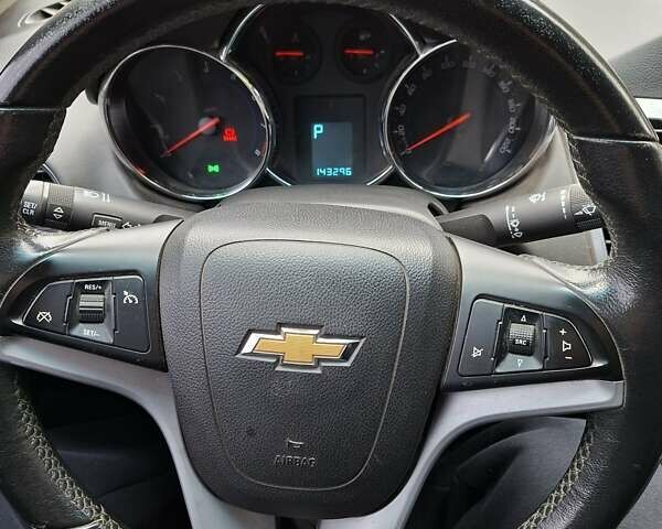 Серый Шевроле Круз, объемом двигателя 1.8 л и пробегом 143 тыс. км за 6000 $, фото 19 на Automoto.ua