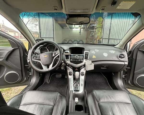 Серый Шевроле Круз, объемом двигателя 1.8 л и пробегом 258 тыс. км за 6000 $, фото 11 на Automoto.ua