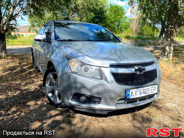Серый Шевроле Круз, объемом двигателя 1.8 л и пробегом 234 тыс. км за 5700 $, фото 2 на Automoto.ua