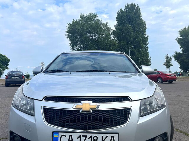 Серый Шевроле Круз, объемом двигателя 1.6 л и пробегом 200 тыс. км за 7300 $, фото 2 на Automoto.ua
