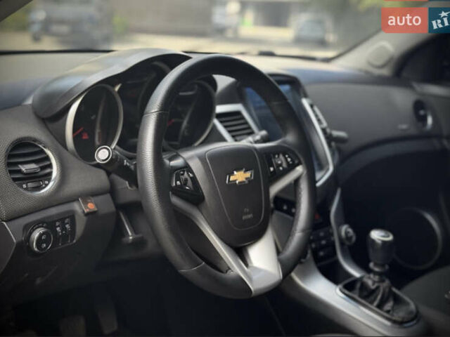 Серый Шевроле Круз, объемом двигателя 1.8 л и пробегом 150 тыс. км за 7000 $, фото 16 на Automoto.ua