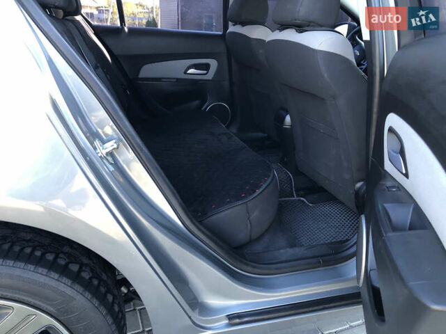 Серый Шевроле Круз, объемом двигателя 1.8 л и пробегом 236 тыс. км за 7500 $, фото 7 на Automoto.ua