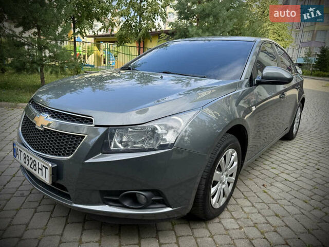 Серый Шевроле Круз, объемом двигателя 1.8 л и пробегом 150 тыс. км за 6777 $, фото 1 на Automoto.ua