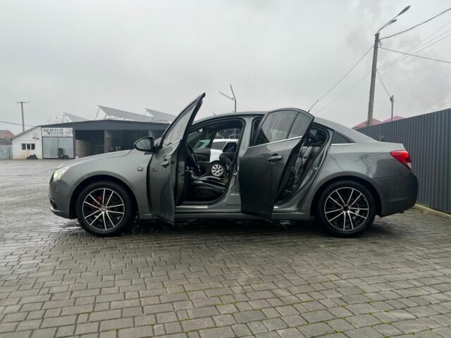 Серый Шевроле Круз, объемом двигателя 1.8 л и пробегом 258 тыс. км за 6000 $, фото 6 на Automoto.ua