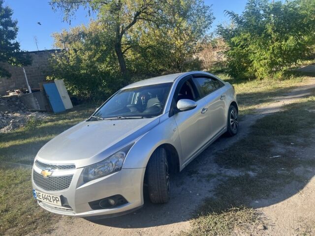 Серый Шевроле Круз, объемом двигателя 1.8 л и пробегом 177 тыс. км за 6000 $, фото 1 на Automoto.ua