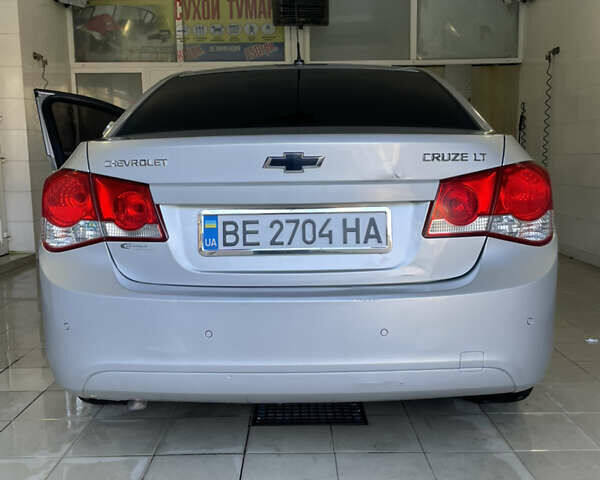 Серый Шевроле Круз, объемом двигателя 1.8 л и пробегом 250 тыс. км за 6500 $, фото 1 на Automoto.ua