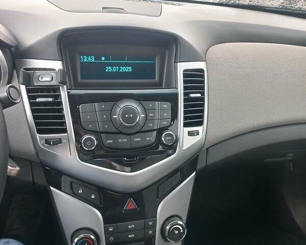 Серый Шевроле Круз, объемом двигателя 1.8 л и пробегом 270 тыс. км за 6800 $, фото 13 на Automoto.ua