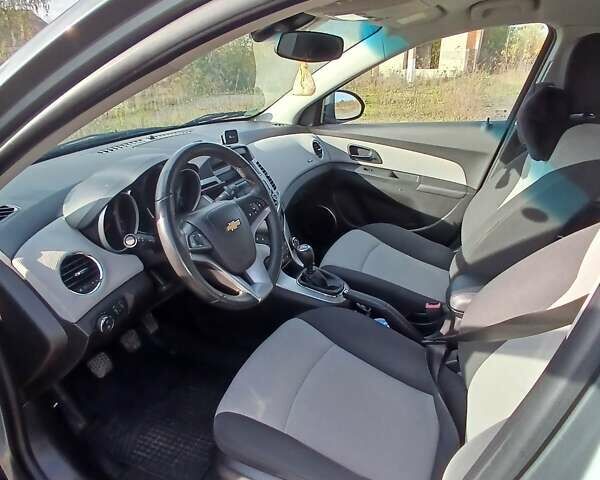 Серый Шевроле Круз, объемом двигателя 1.6 л и пробегом 168 тыс. км за 7000 $, фото 7 на Automoto.ua