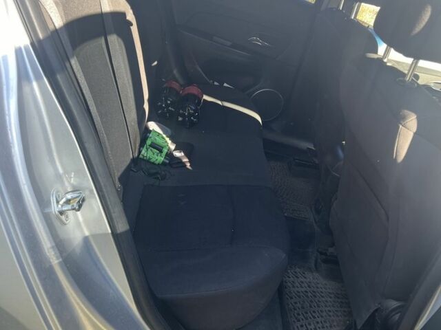 Серый Шевроле Круз, объемом двигателя 1.8 л и пробегом 177 тыс. км за 6000 $, фото 6 на Automoto.ua