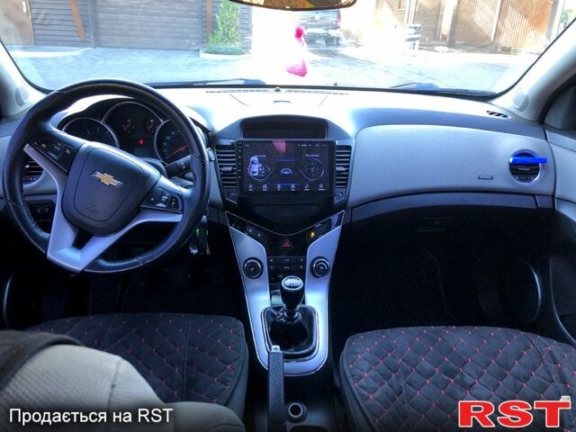 Серый Шевроле Круз, объемом двигателя 1.8 л и пробегом 236 тыс. км за 7500 $, фото 3 на Automoto.ua