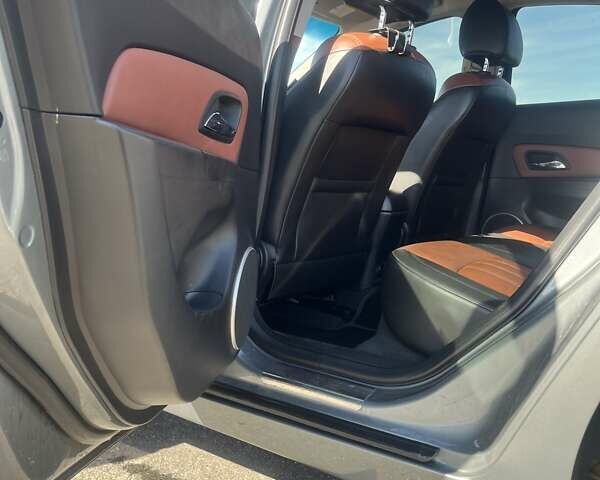 Серый Шевроле Круз, объемом двигателя 1.8 л и пробегом 340 тыс. км за 7500 $, фото 13 на Automoto.ua