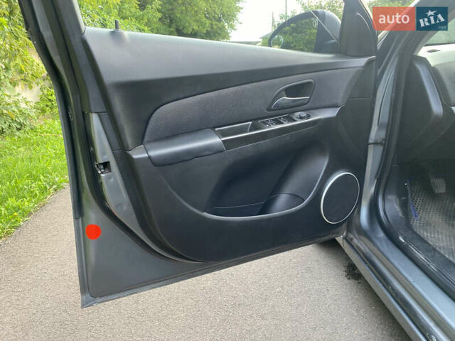 Серый Шевроле Круз, объемом двигателя 1.8 л и пробегом 213 тыс. км за 7200 $, фото 9 на Automoto.ua