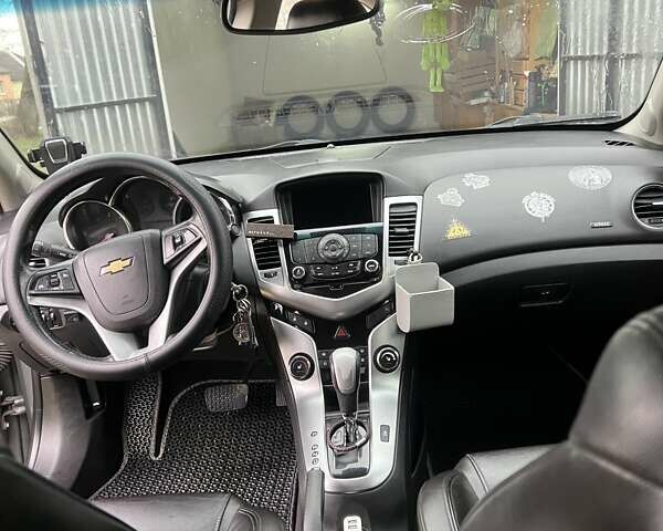 Серый Шевроле Круз, объемом двигателя 1.8 л и пробегом 258 тыс. км за 6000 $, фото 27 на Automoto.ua