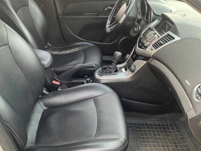 Серый Шевроле Круз, объемом двигателя 1.8 л и пробегом 291 тыс. км за 6600 $, фото 6 на Automoto.ua