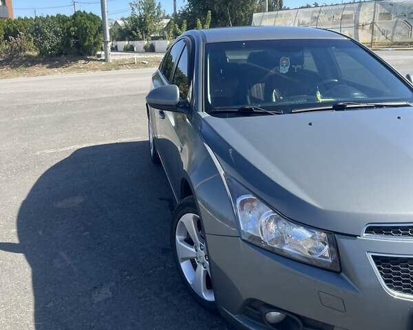 Серый Шевроле Круз, объемом двигателя 1.8 л и пробегом 340 тыс. км за 7500 $, фото 7 на Automoto.ua