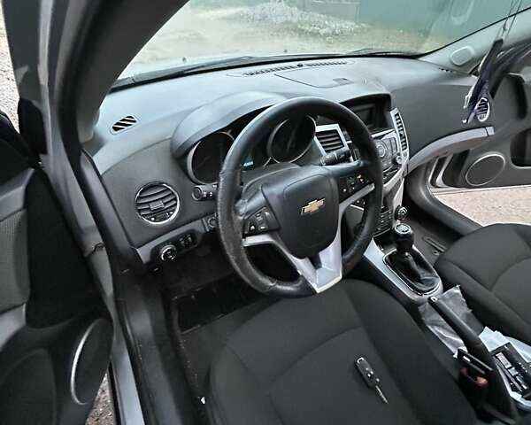 Серый Шевроле Круз, объемом двигателя 1.8 л и пробегом 197 тыс. км за 6500 $, фото 4 на Automoto.ua