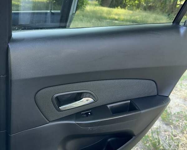 Серый Шевроле Круз, объемом двигателя 1.8 л и пробегом 90 тыс. км за 7500 $, фото 8 на Automoto.ua