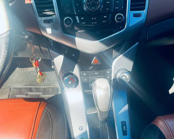 Серый Шевроле Круз, объемом двигателя 1.79 л и пробегом 180 тыс. км за 6500 $, фото 7 на Automoto.ua