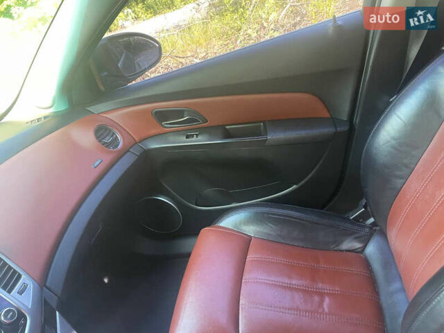 Серый Шевроле Круз, объемом двигателя 1.79 л и пробегом 180 тыс. км за 6500 $, фото 29 на Automoto.ua