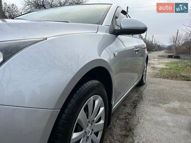Серый Шевроле Круз, объемом двигателя 1.8 л и пробегом 197 тыс. км за 6500 $, фото 7 на Automoto.ua
