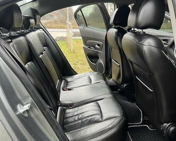 Серый Шевроле Круз, объемом двигателя 1.8 л и пробегом 258 тыс. км за 6000 $, фото 19 на Automoto.ua