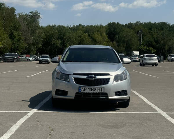 Серый Шевроле Круз, объемом двигателя 1.8 л и пробегом 167 тыс. км за 7699 $, фото 2 на Automoto.ua