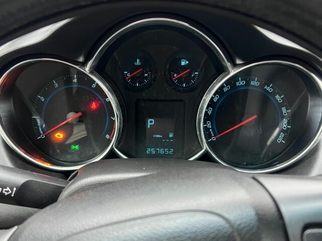 Серый Шевроле Круз, объемом двигателя 1.8 л и пробегом 258 тыс. км за 6000 $, фото 11 на Automoto.ua