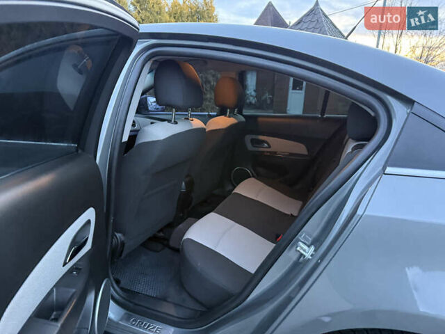Сірий Шевроле Круз, об'ємом двигуна 2 л та пробігом 241 тис. км за 5999 $, фото 35 на Automoto.ua