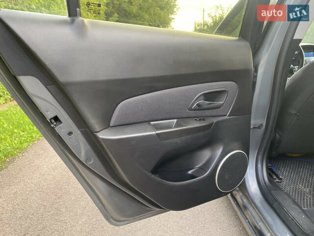 Серый Шевроле Круз, объемом двигателя 1.8 л и пробегом 213 тыс. км за 7200 $, фото 8 на Automoto.ua