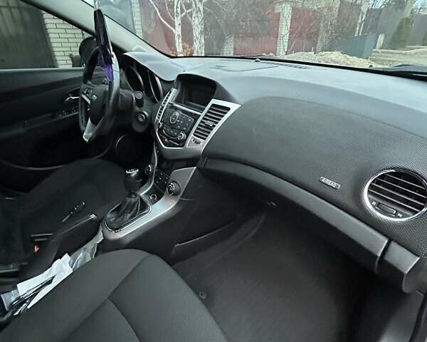 Серый Шевроле Круз, объемом двигателя 1.8 л и пробегом 197 тыс. км за 6500 $, фото 2 на Automoto.ua