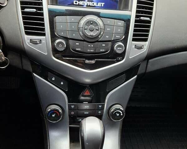 Серый Шевроле Круз, объемом двигателя 1.8 л и пробегом 143 тыс. км за 6000 $, фото 17 на Automoto.ua