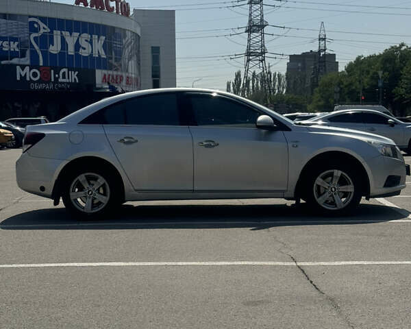 Серый Шевроле Круз, объемом двигателя 1.8 л и пробегом 167 тыс. км за 7699 $, фото 3 на Automoto.ua