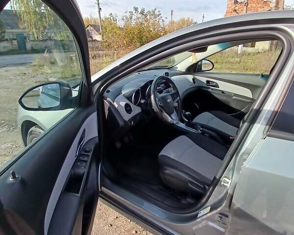 Серый Шевроле Круз, объемом двигателя 1.6 л и пробегом 168 тыс. км за 7000 $, фото 5 на Automoto.ua
