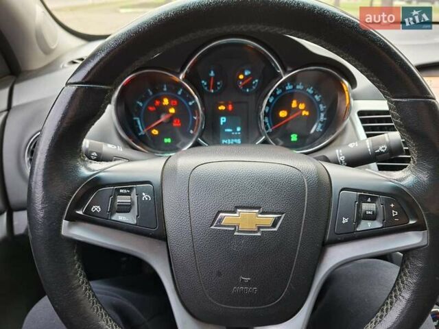 Серый Шевроле Круз, объемом двигателя 1.8 л и пробегом 143 тыс. км за 6000 $, фото 16 на Automoto.ua