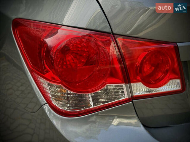 Серый Шевроле Круз, объемом двигателя 1.8 л и пробегом 150 тыс. км за 6777 $, фото 17 на Automoto.ua