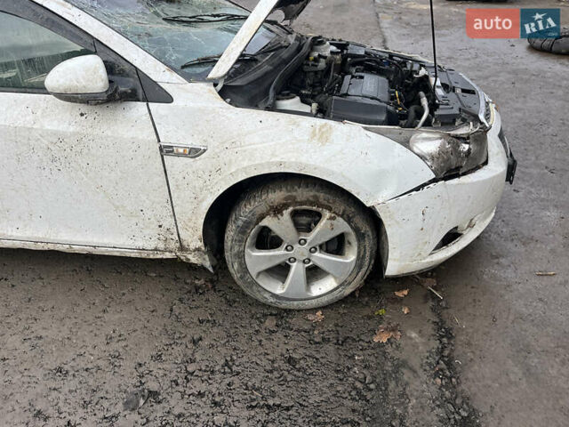 Серый Шевроле Круз, объемом двигателя 1.8 л и пробегом 205 тыс. км за 3300 $, фото 7 на Automoto.ua