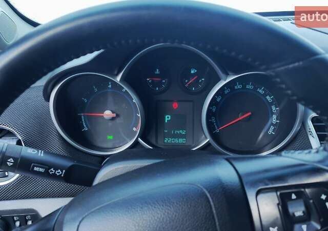 Серый Шевроле Круз, объемом двигателя 1.8 л и пробегом 220 тыс. км за 7200 $, фото 3 на Automoto.ua