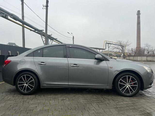 Серый Шевроле Круз, объемом двигателя 1.8 л и пробегом 258 тыс. км за 6000 $, фото 5 на Automoto.ua