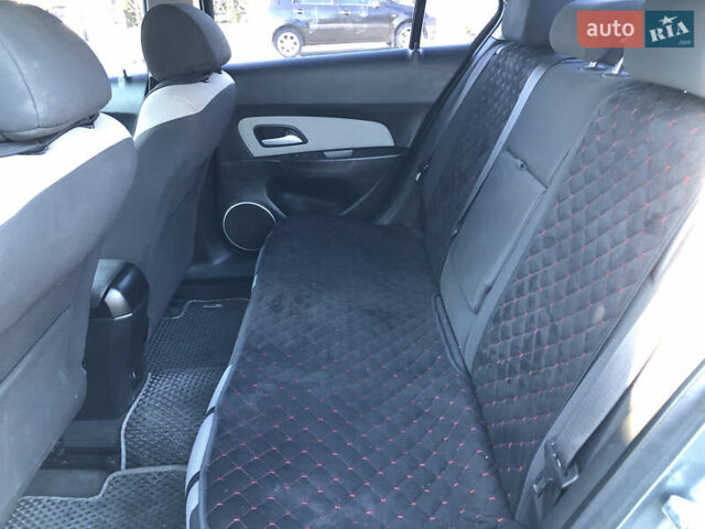 Серый Шевроле Круз, объемом двигателя 1.8 л и пробегом 236 тыс. км за 7500 $, фото 6 на Automoto.ua