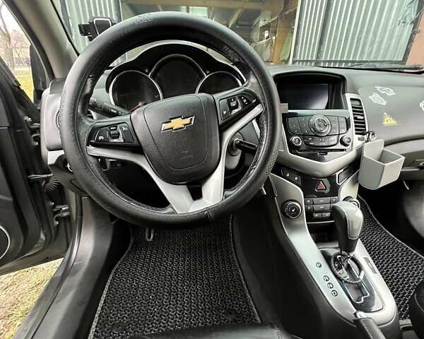 Серый Шевроле Круз, объемом двигателя 1.8 л и пробегом 258 тыс. км за 6000 $, фото 23 на Automoto.ua